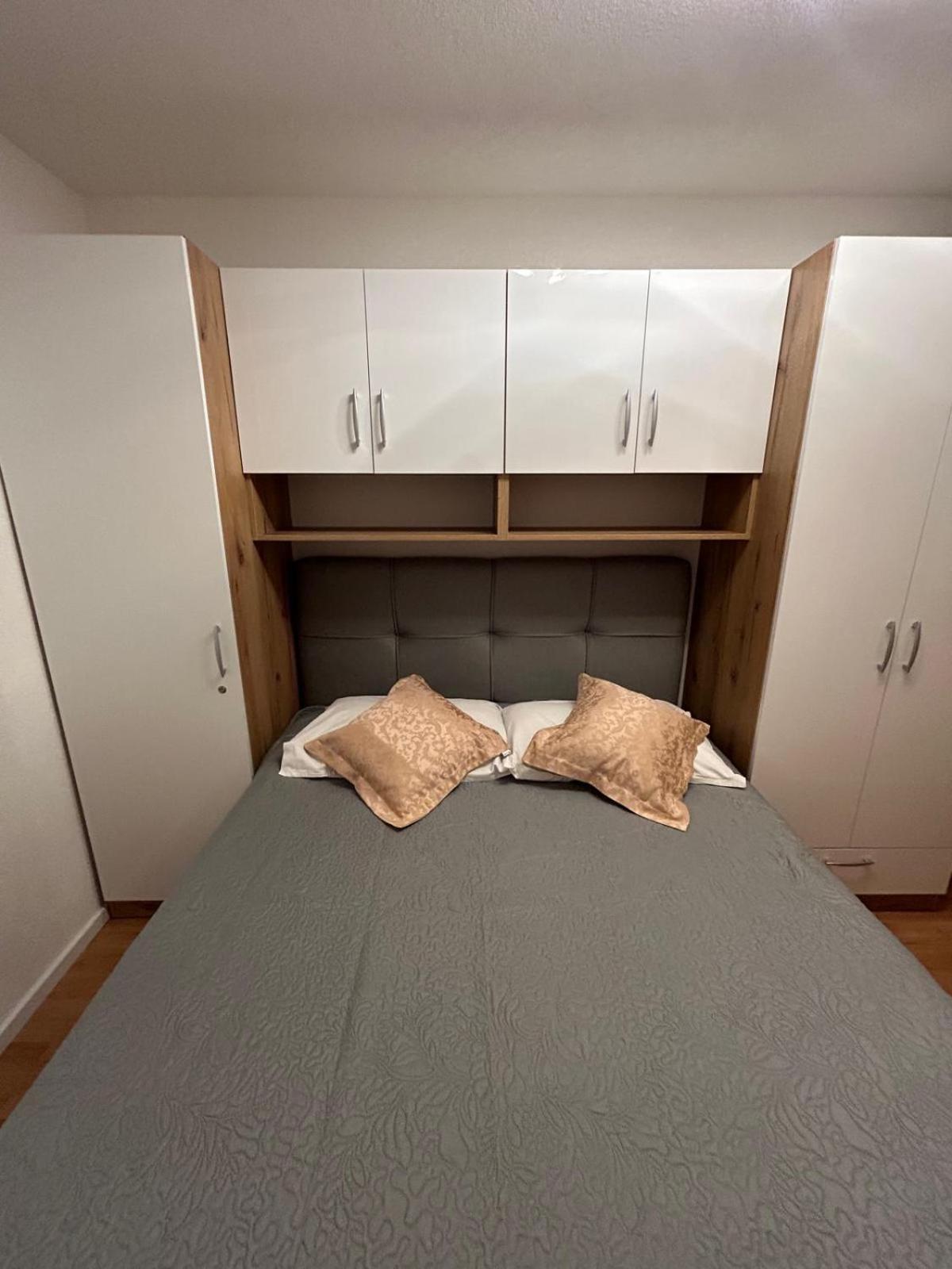 Apartment Lovre Topic Baška Voda Dış mekan fotoğraf