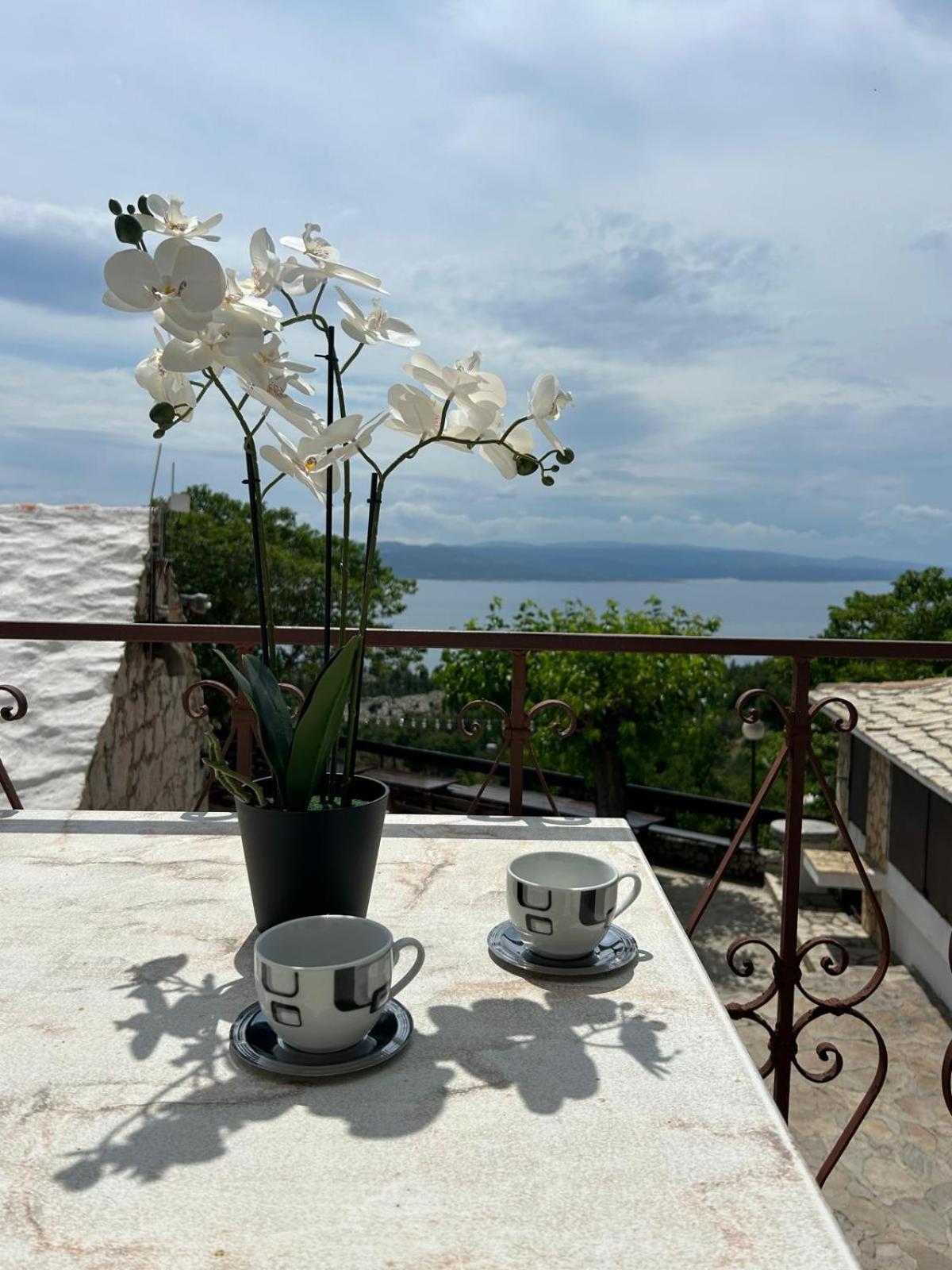 Apartment Lovre Topic Baška Voda Dış mekan fotoğraf