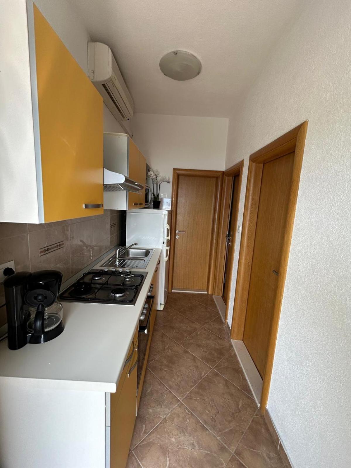 Apartment Lovre Topic Baška Voda Dış mekan fotoğraf