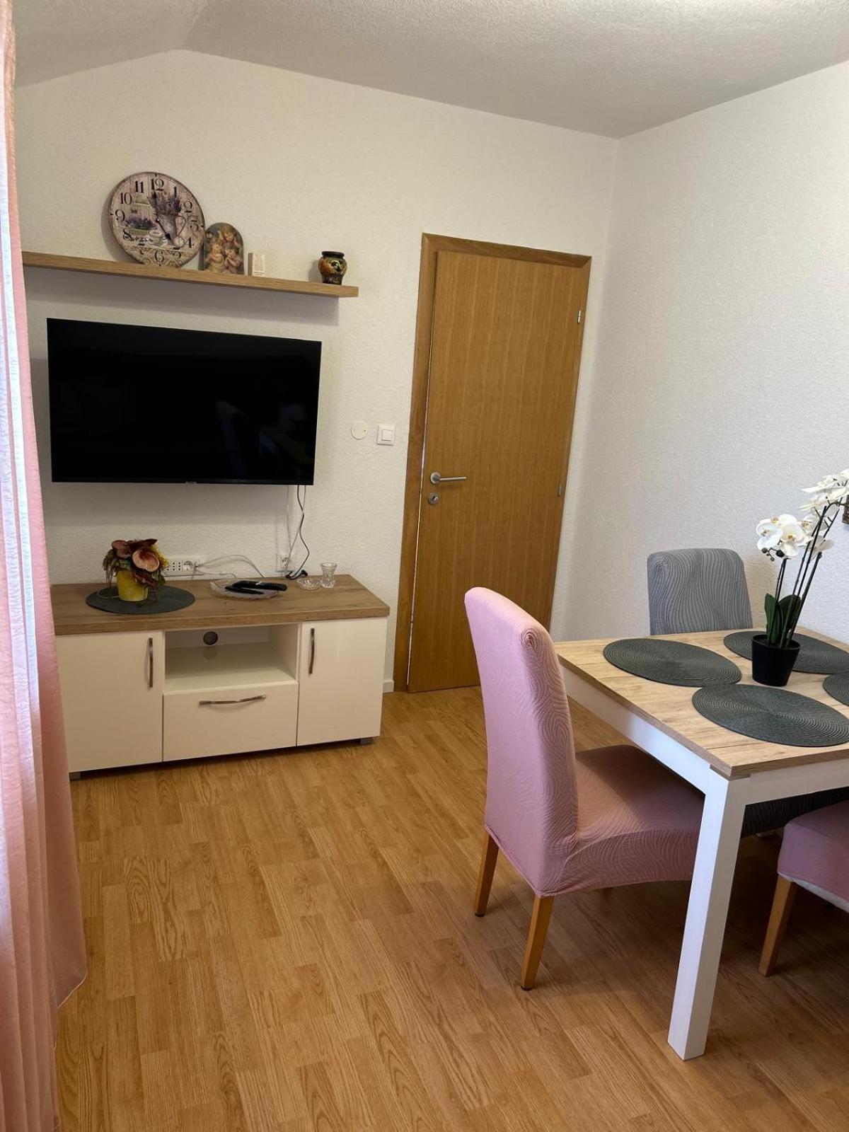 Apartment Lovre Topic Baška Voda Dış mekan fotoğraf