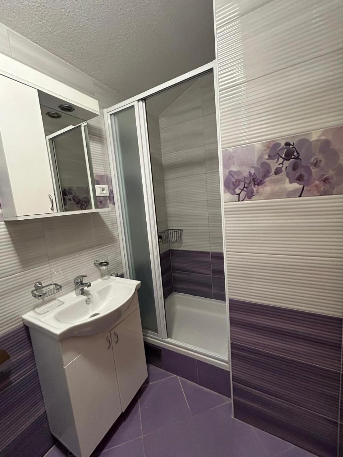 Apartment Lovre Topic Baška Voda Dış mekan fotoğraf