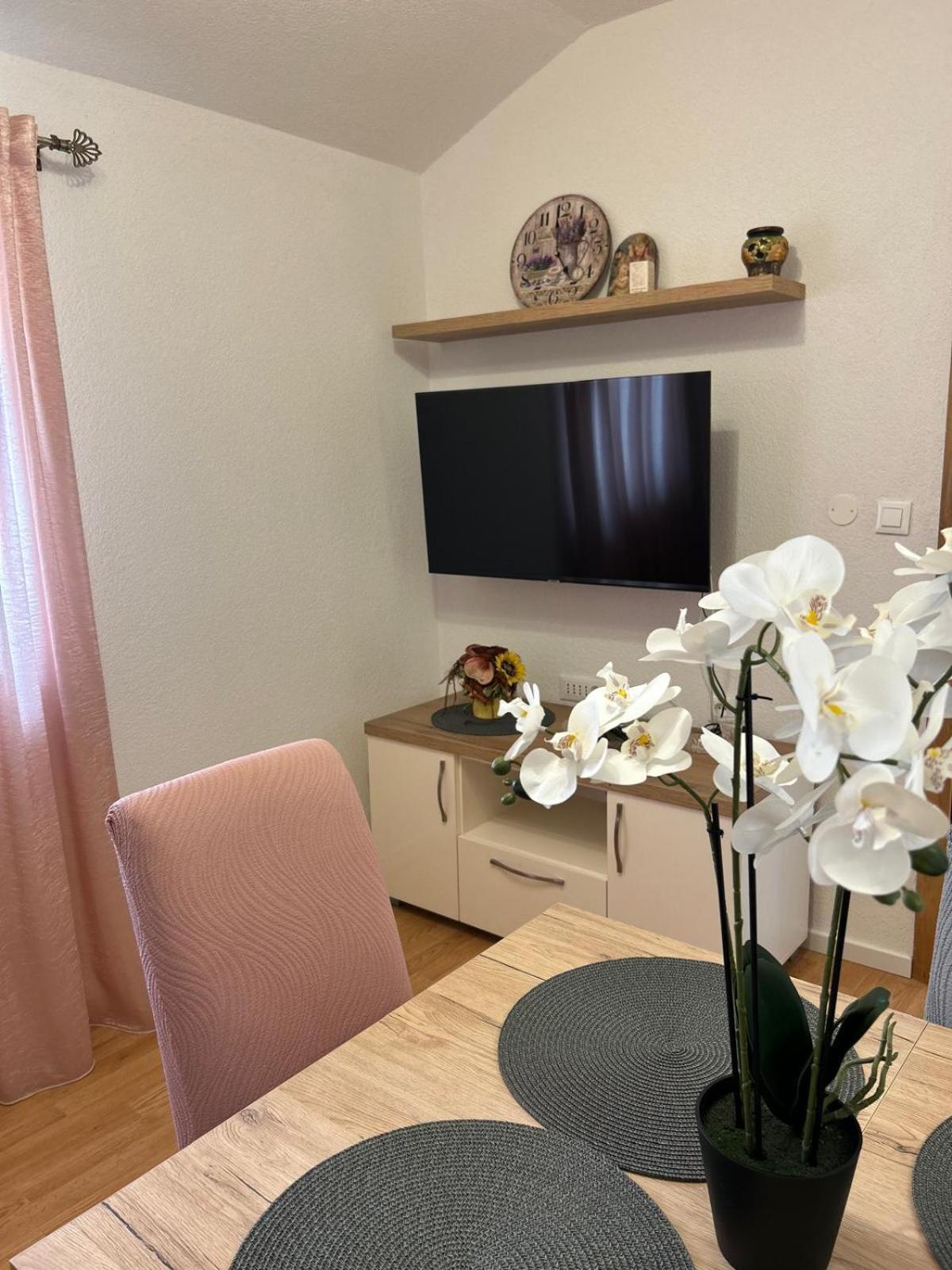 Apartment Lovre Topic Baška Voda Dış mekan fotoğraf