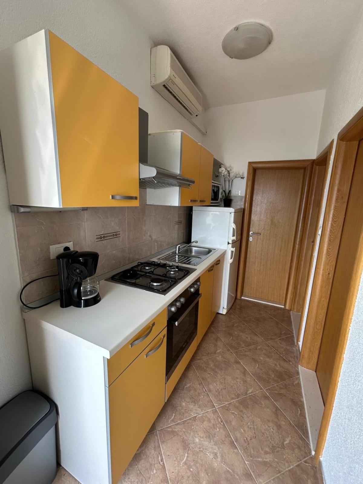 Apartment Lovre Topic Baška Voda Dış mekan fotoğraf