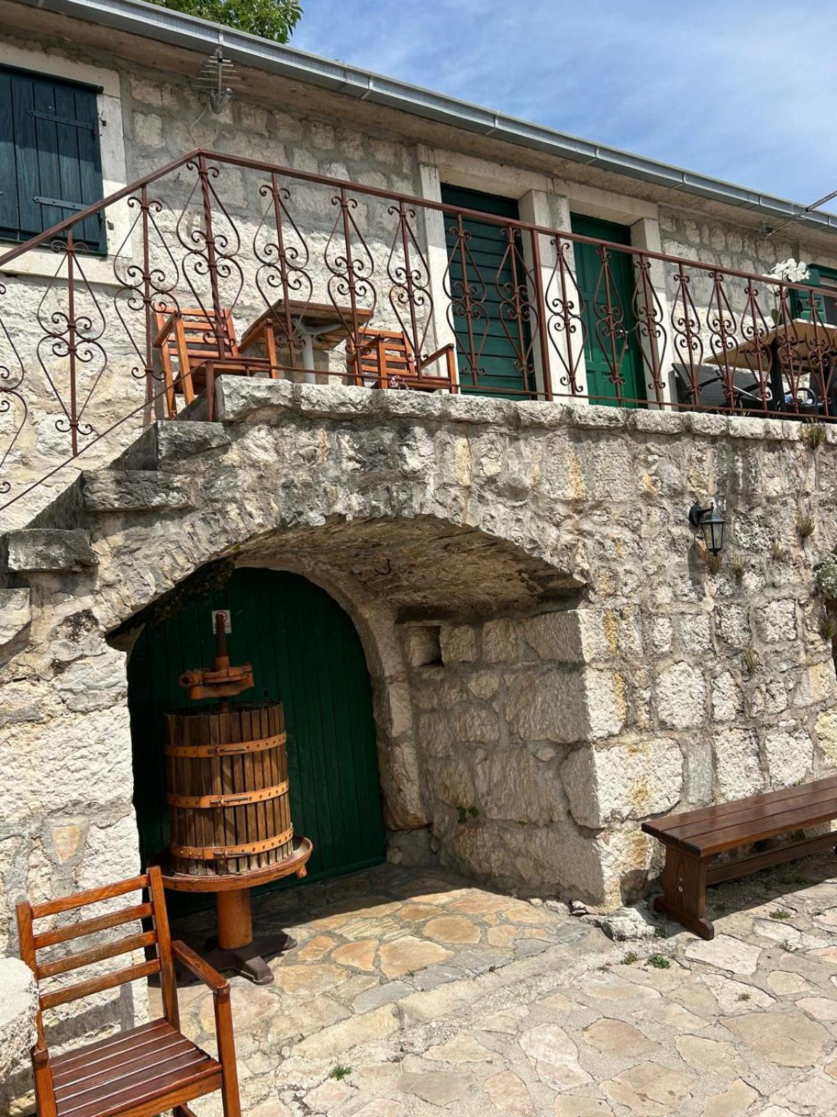 Apartment Lovre Topic Baška Voda Dış mekan fotoğraf