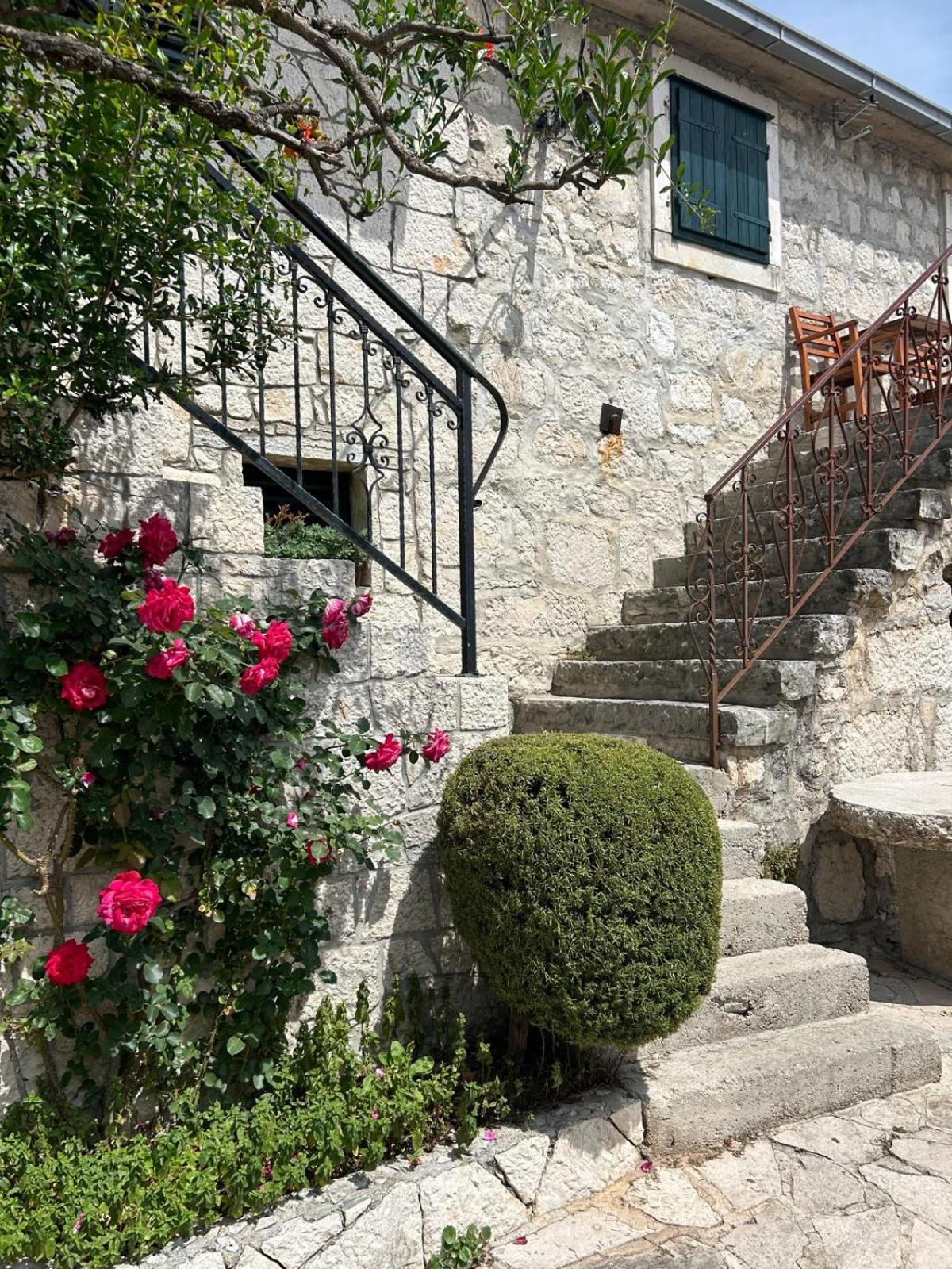 Apartment Lovre Topic Baška Voda Dış mekan fotoğraf